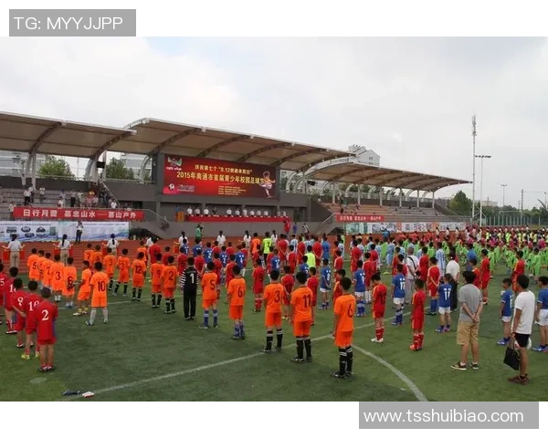 帕尼尼足球星卡编年史探索：从经典收藏到现代足球文化的传承与演变